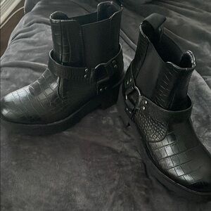Dirty Laundry Black Combat Moto Boots with Croc Texture brand new 7